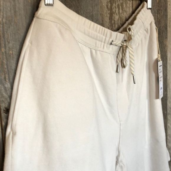 NWT ⛰ Vuori | Vital Short - Salt - Picture 7 of 12